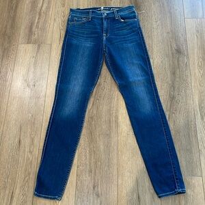 NWOT Women’s 7 For All Mankind Gwenevere Jeans.  Size 28.